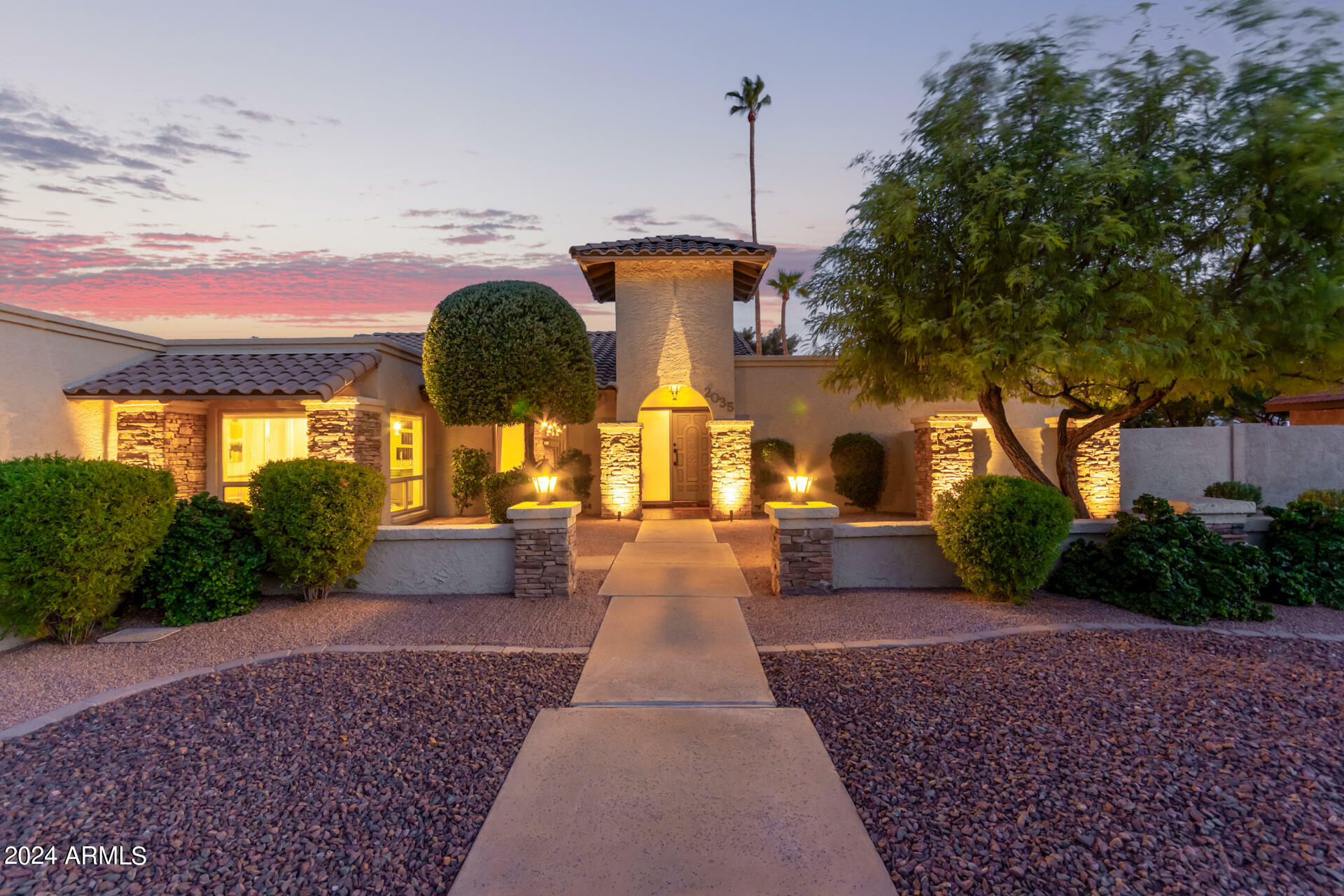 Property Photo:  2035 E Redmon Drive  AZ 85283 