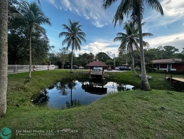 Property Photo:  5800 Pinetree Rd  FL 33067 