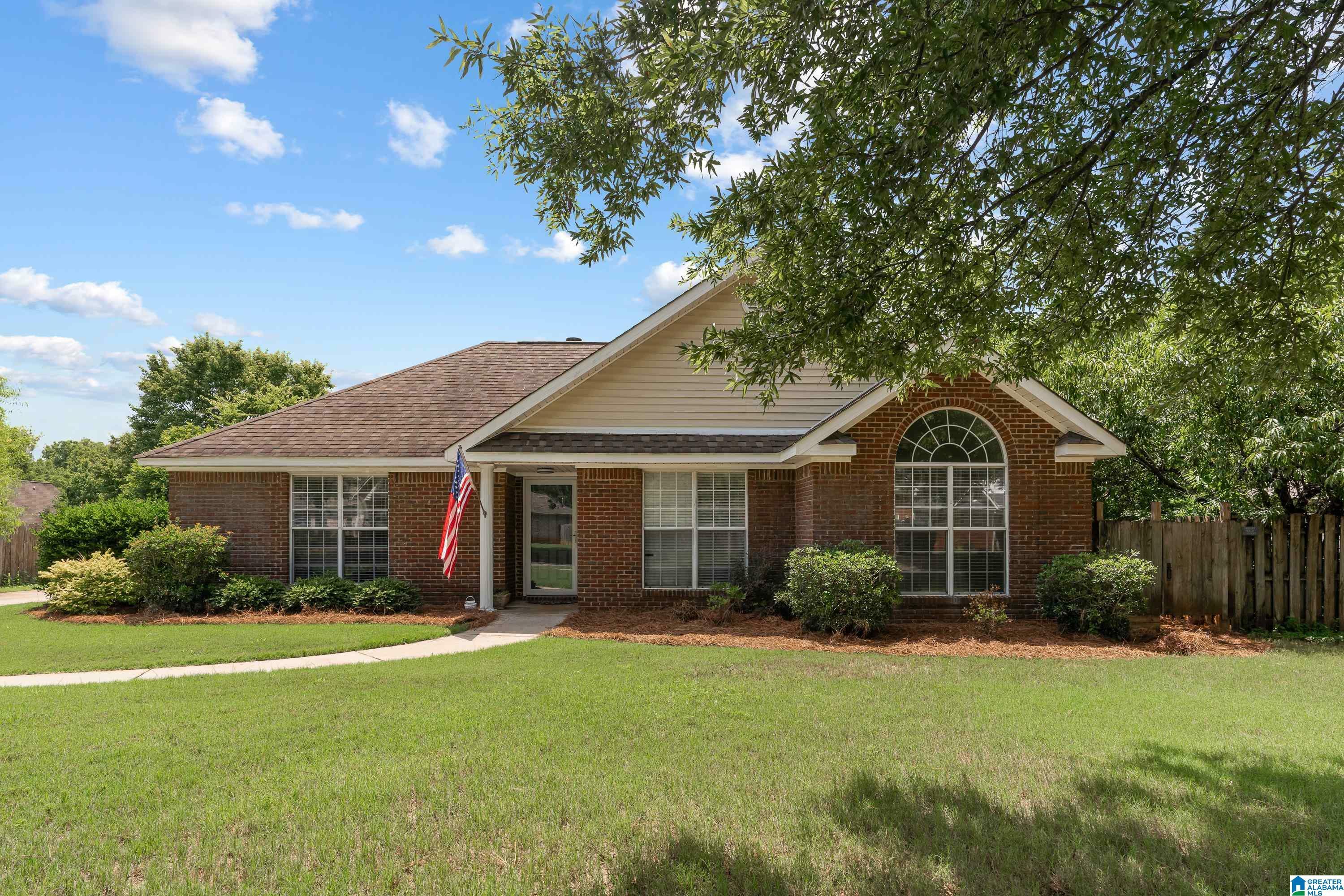 Property Photo:  102 Horseshoe Circle  AL 35007 