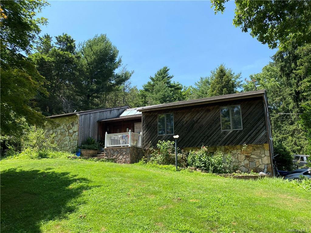 Property Photo:  40 Lakeside Drive  NY 11721 