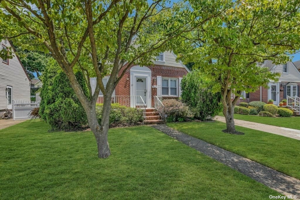 Property Photo:  44 Tulip Lane  NY 11040 