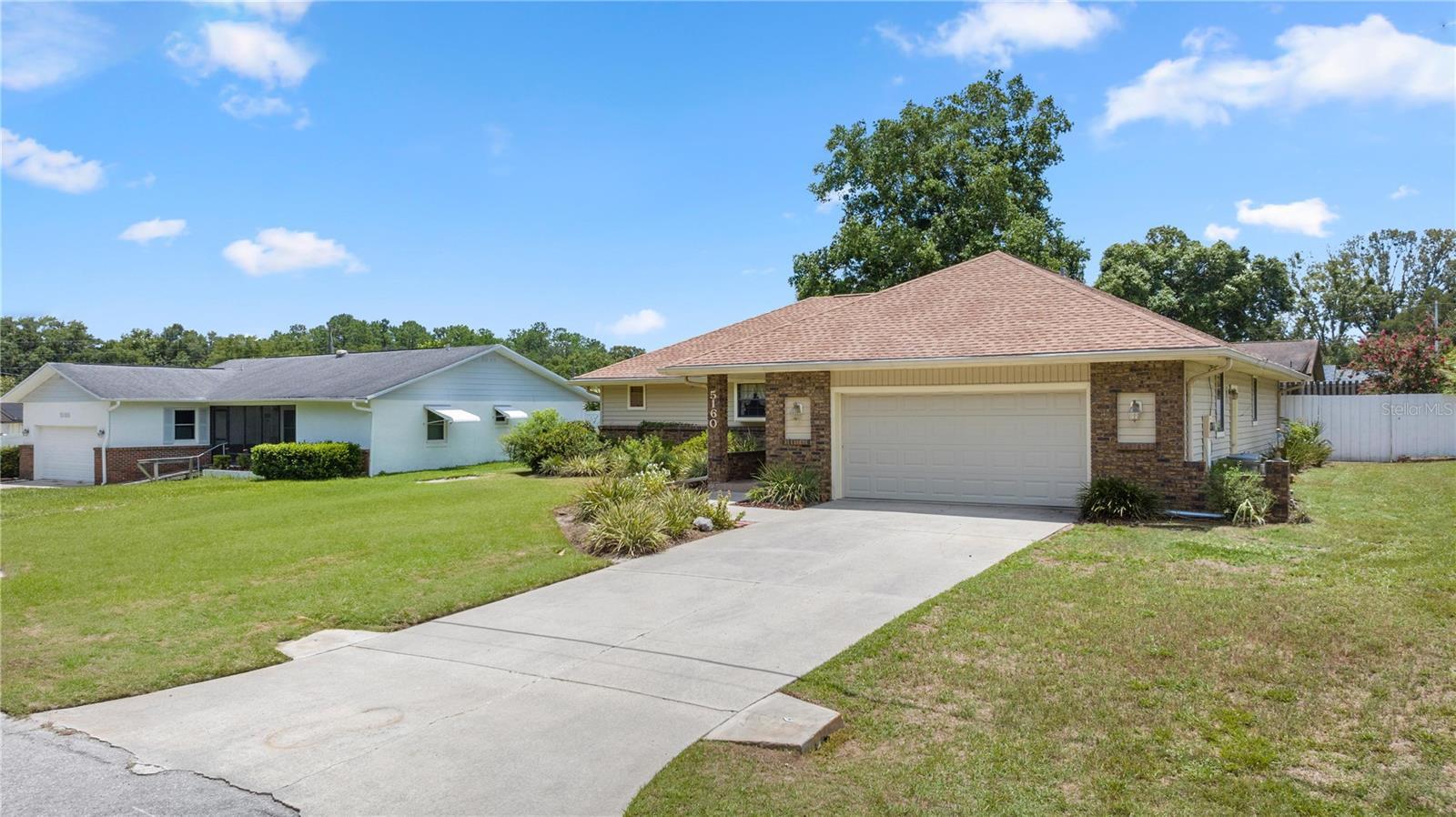 Property Photo:  5160 SE 24th Place  FL 34480 