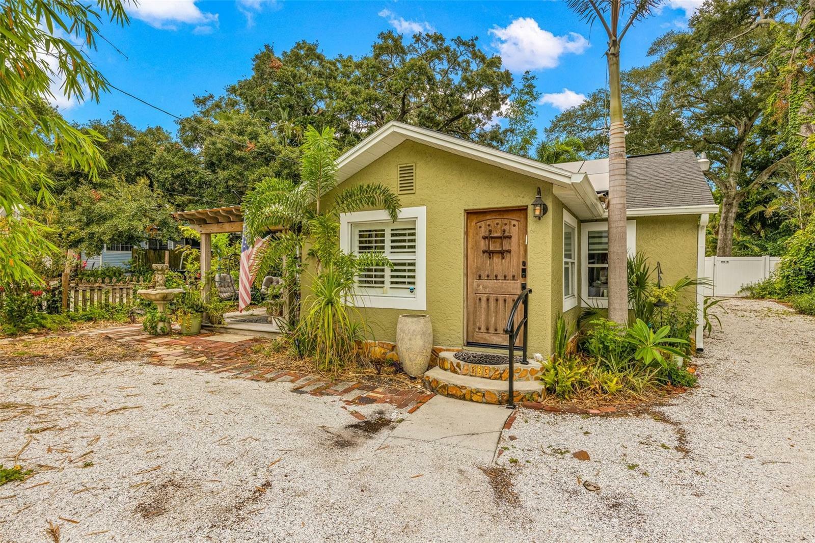 Property Photo:  825 Carolina Avenue  FL 34689 