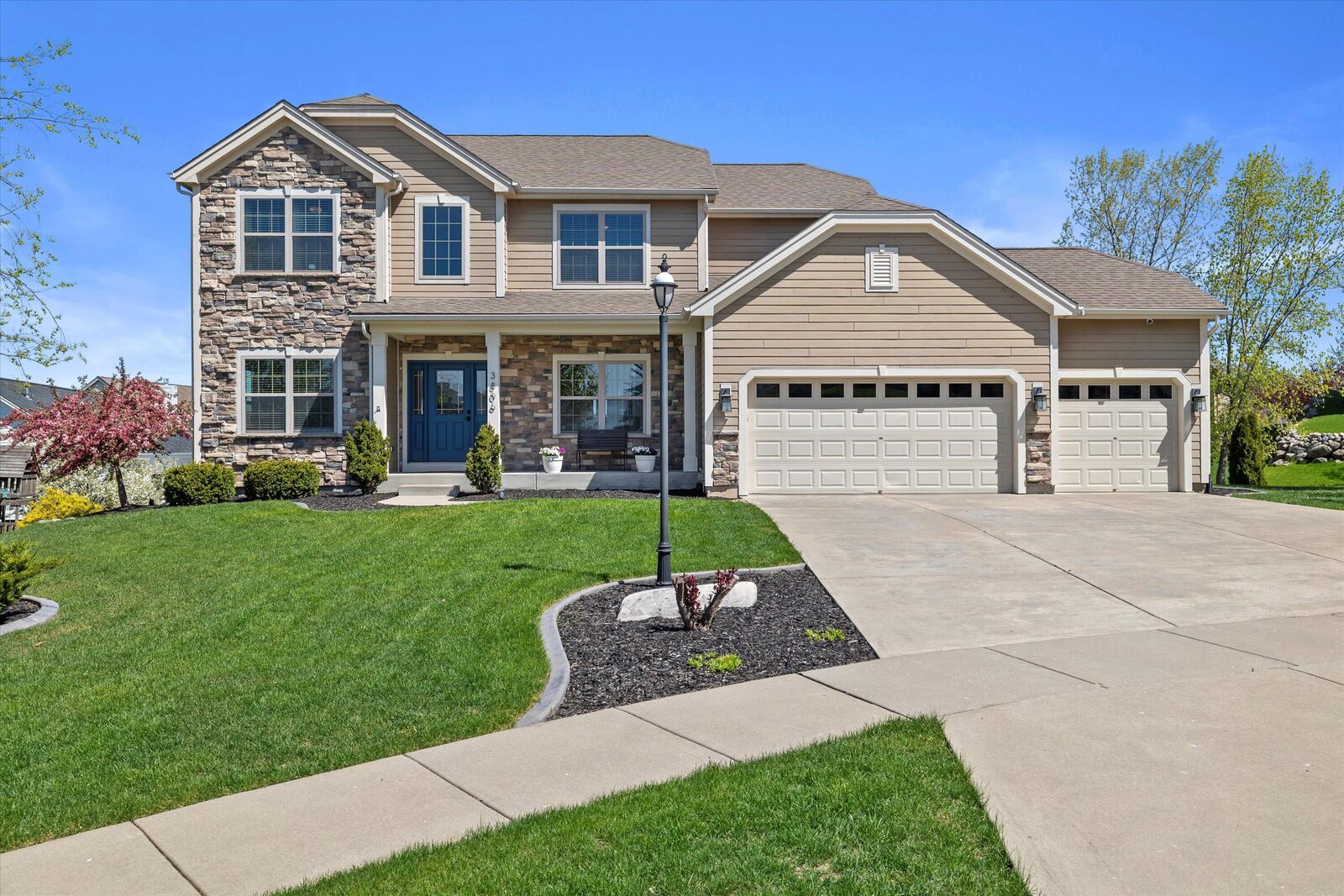 Property Photo:  3806 Woodland Trl  WI 53188 