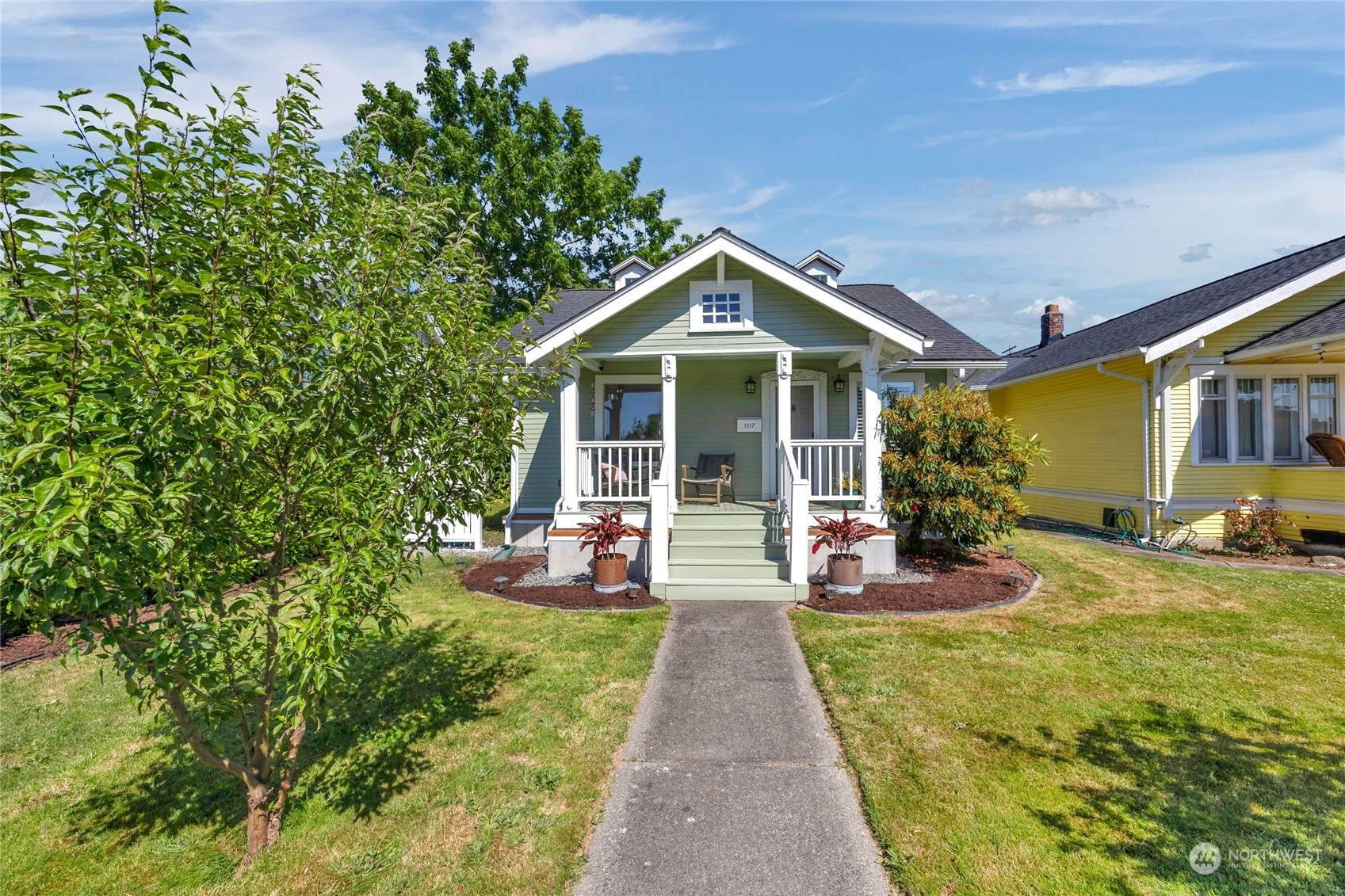 Property Photo: 1517 Baker Avenue WA 98201
