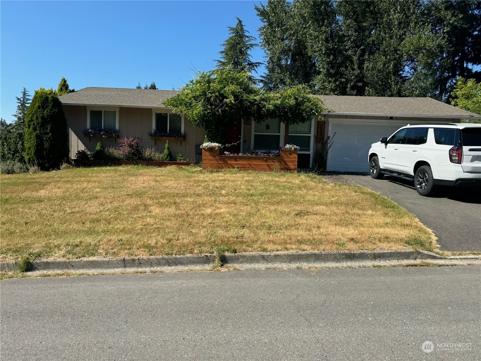 Property Photo:  20616 NE 75th Place  WA 98053 