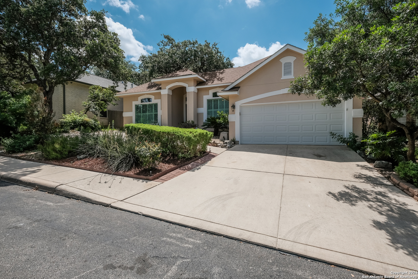 Property Photo:  6534 Amber Oak  TX 78249 