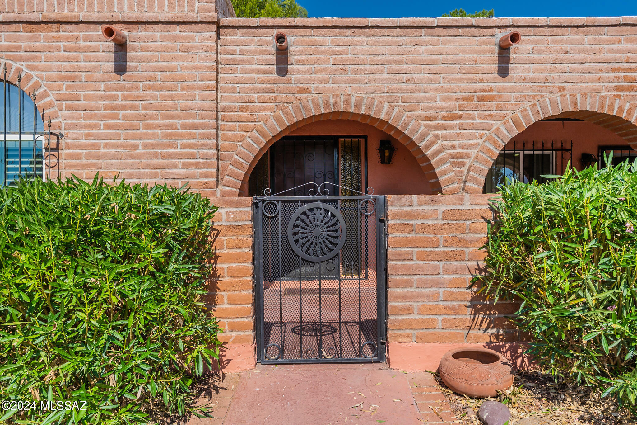 Property Photo:  136 E Paseo De Golf  AZ 85614 