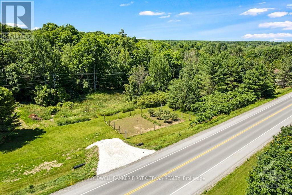 Property Photo: 2561 Rideau Ferry Road ON K7H 0G5
