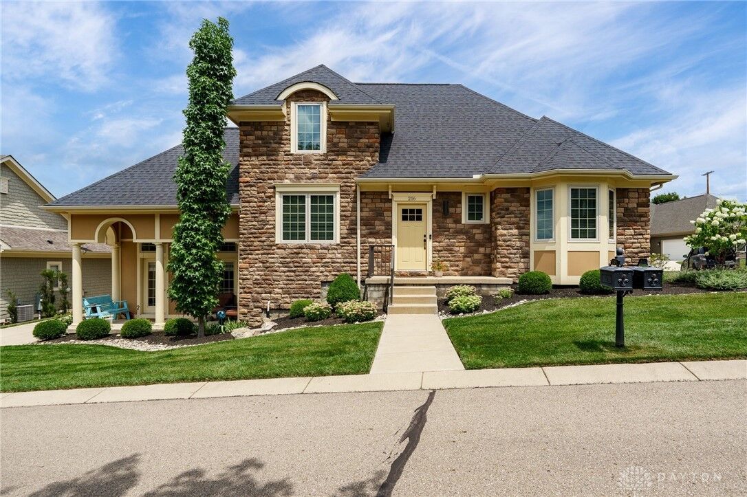 Property Photo:  216 Pointe Oakwood Way  OH 45409 