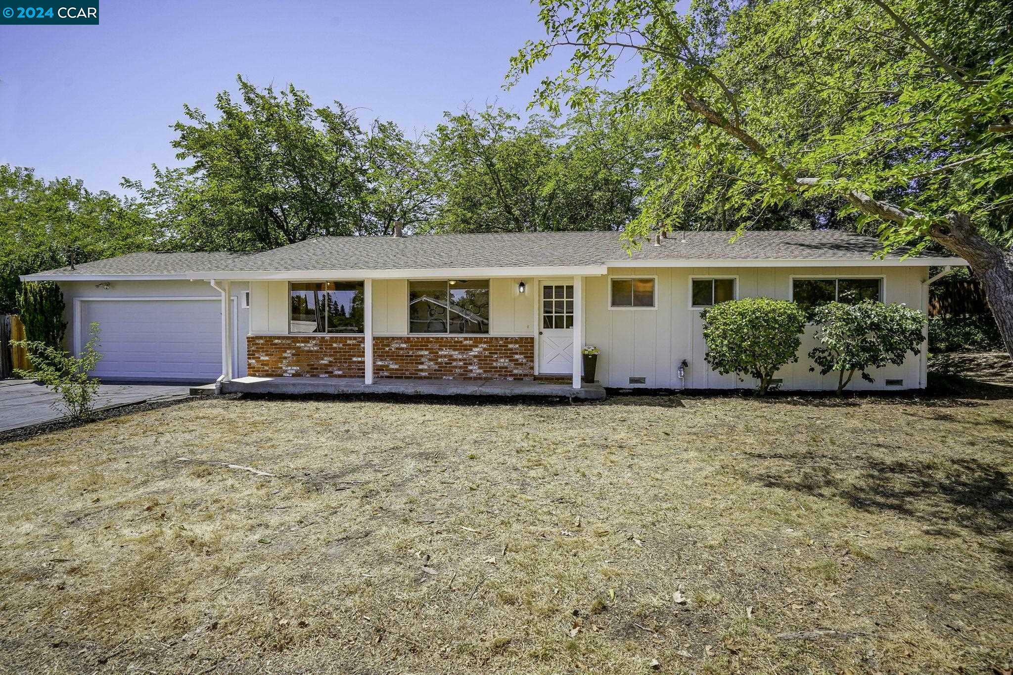 Property Photo:  11 Swan Ct  CA 94597 