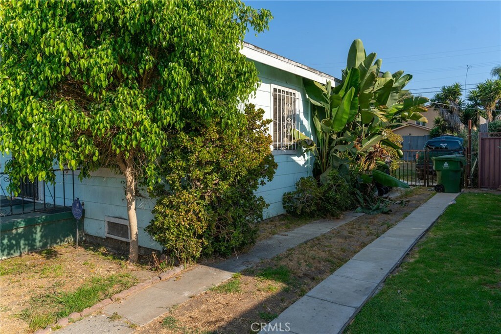 Property Photo:  708 E 76th Street  CA 90001 