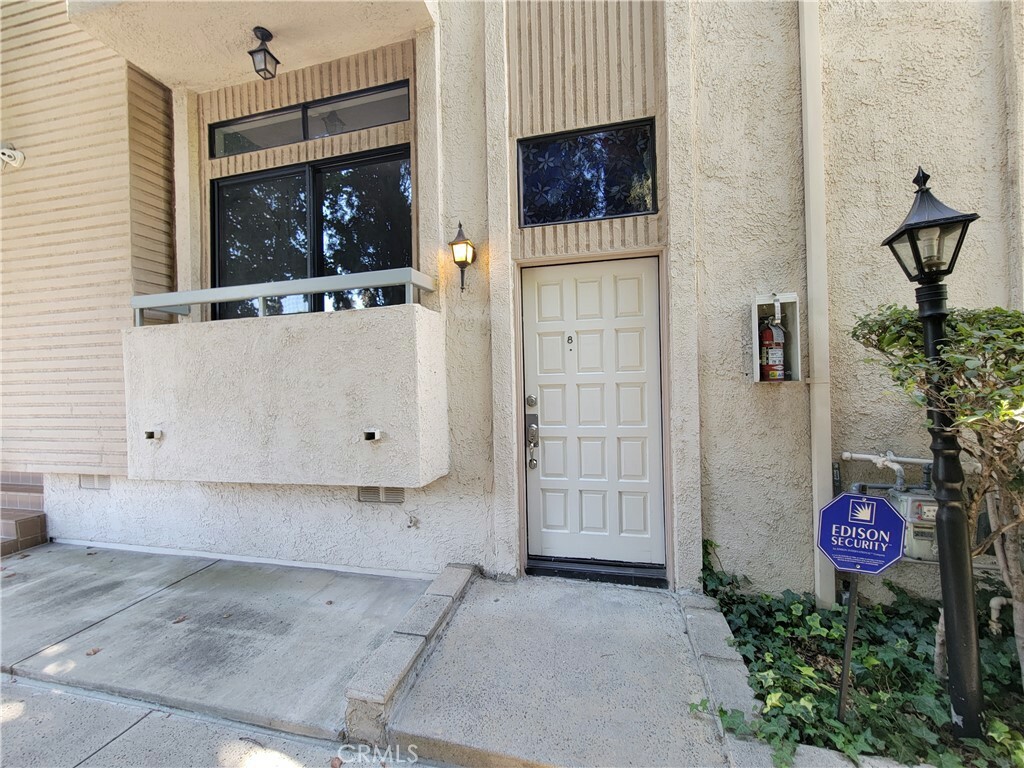 Property Photo:  7230 Kelvin Avenue 8  CA 91306 