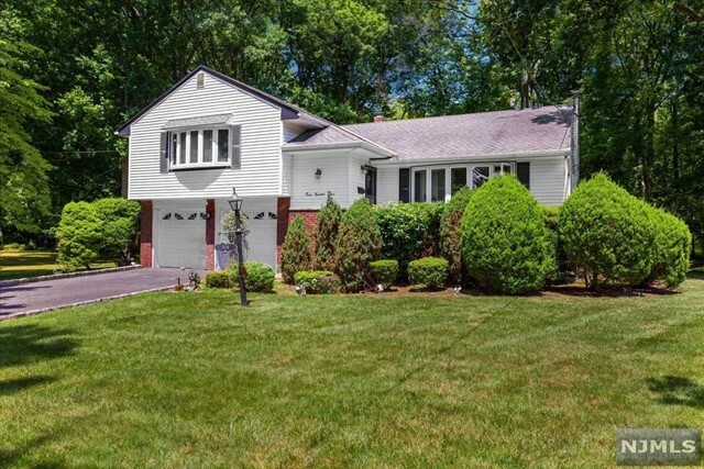 Property Photo:  308 Spring Lane  NJ 07641 