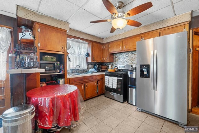 Property Photo:  158 Green Street  NJ 07631 