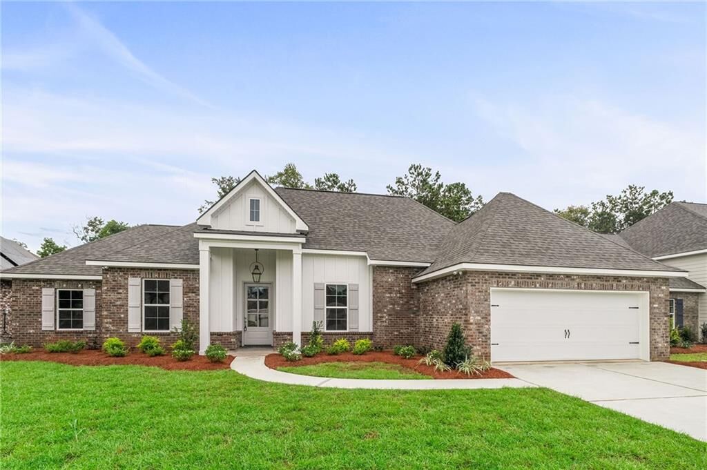 Property Photo: 1605 Sweet Pea Court LA 70447