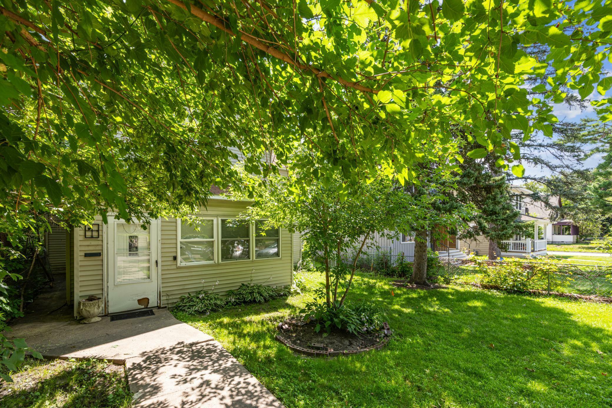 Property Photo:  3010 Russell Avenue N  MN 55411 