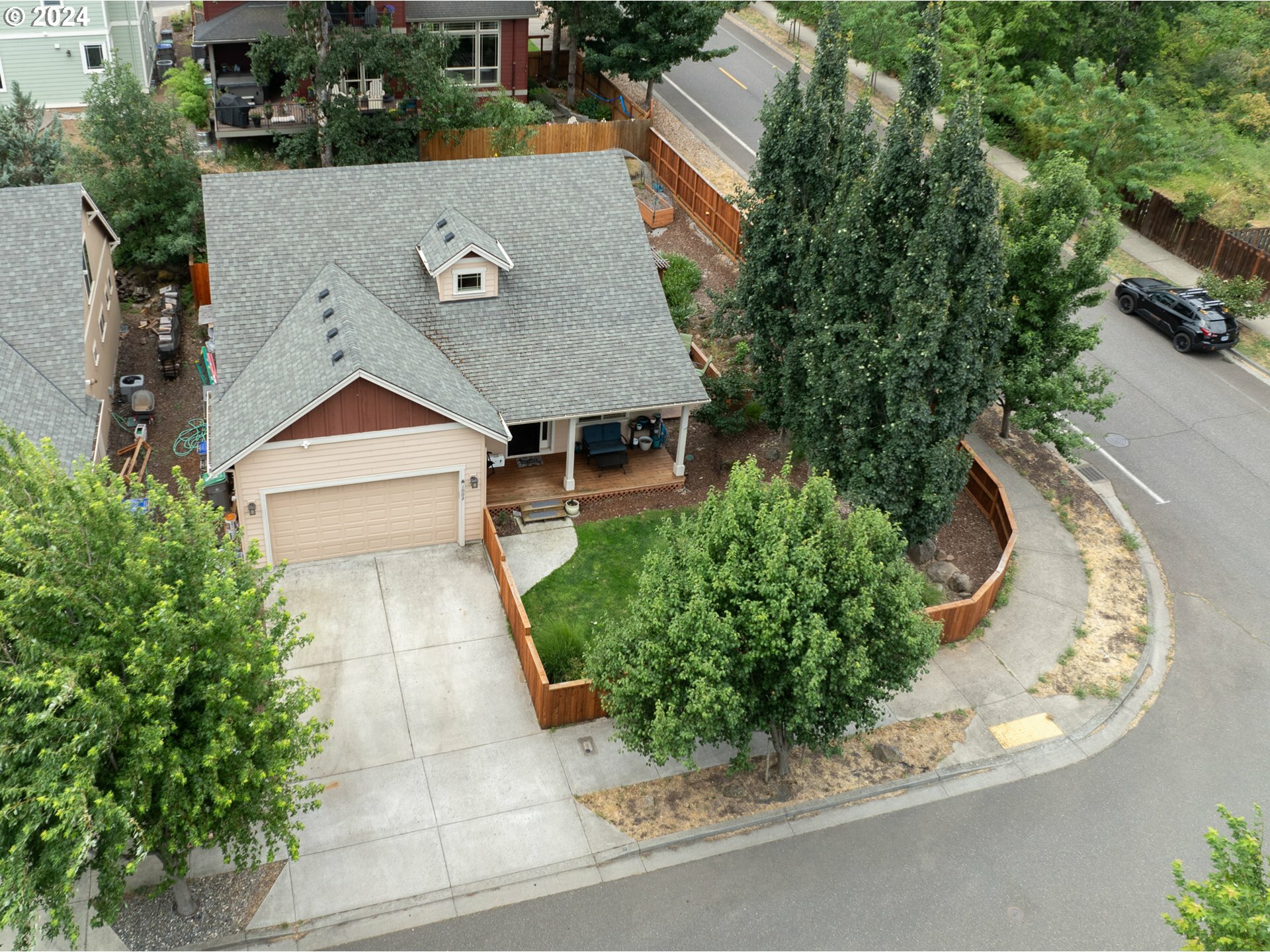 Property Photo:  1002 Redtail Loop  OR 97031 