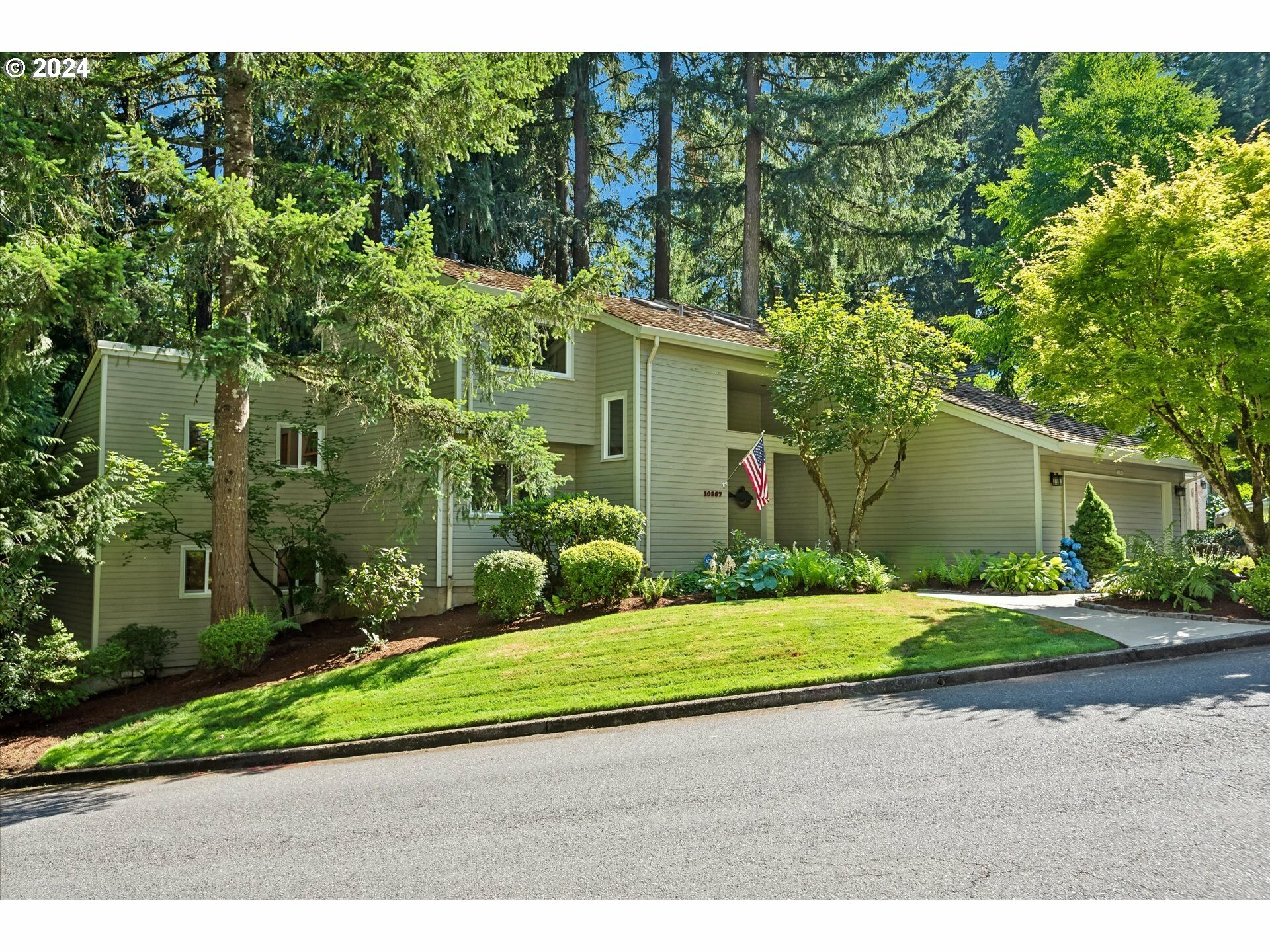 10867 SW Creightonwood Pl  Portland OR 97219 photo