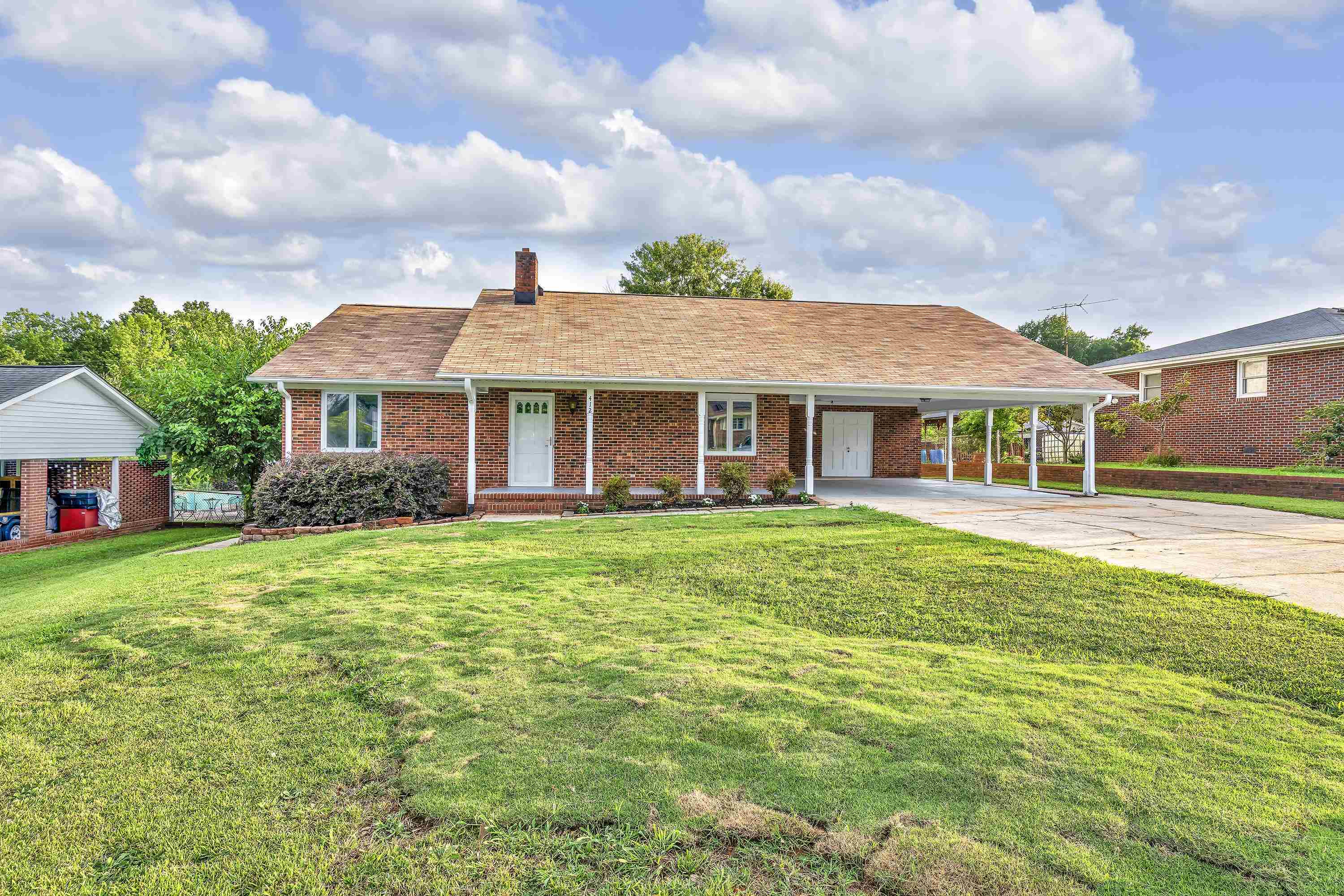 Property Photo:  412 Midway Road  SC 29303 