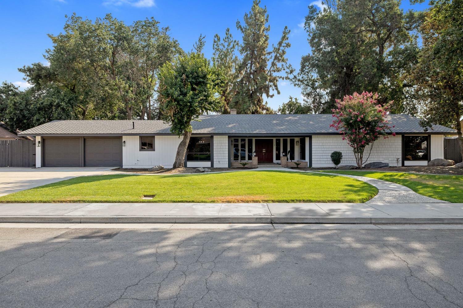 Property Photo:  510 E Estate Drive  CA 93274 