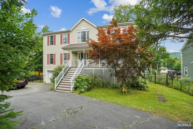 Property Photo:  19 Ringwood Lane  NJ 07421 