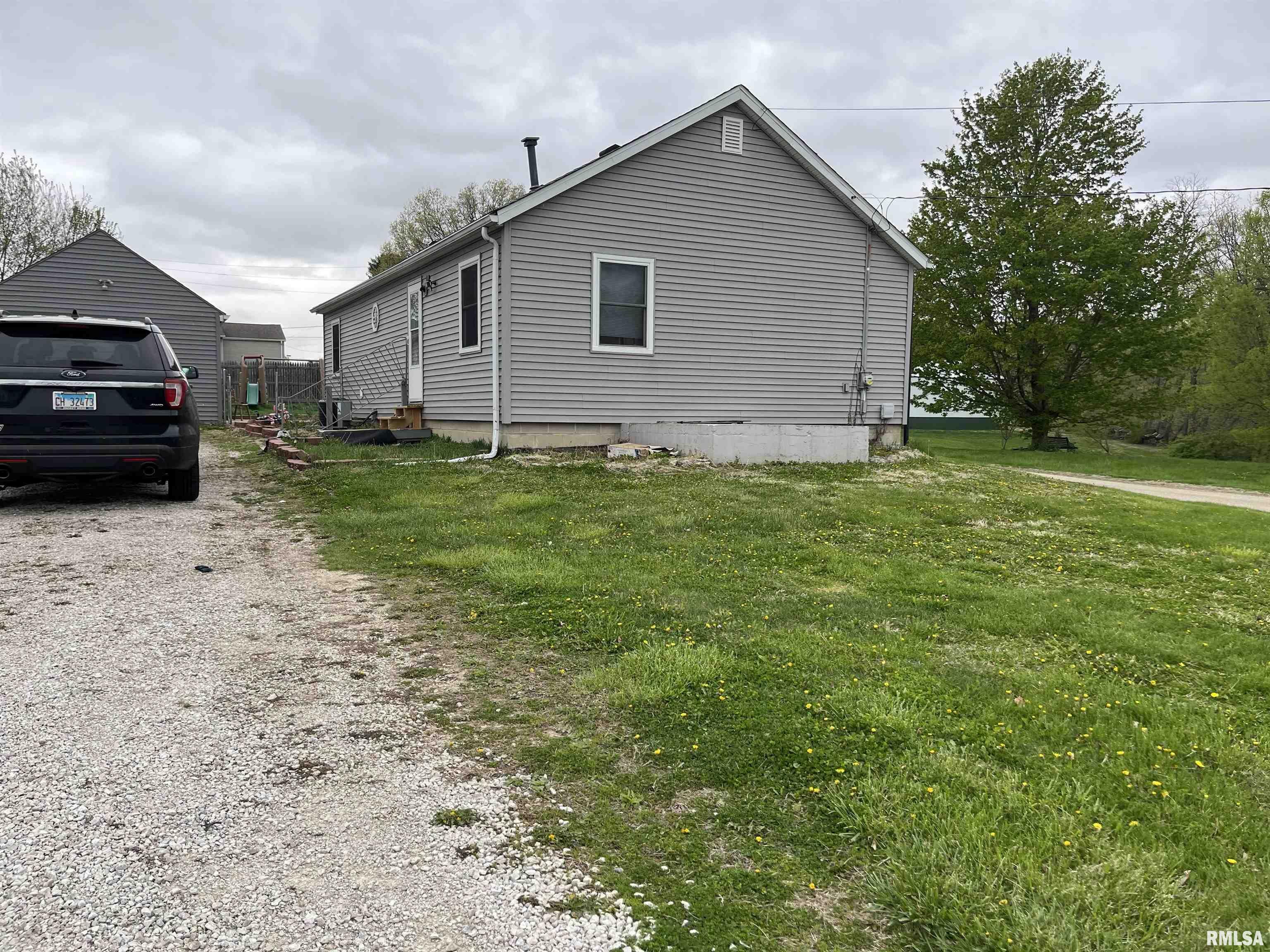 Property Photo:  412 3rd Street  IL 61565 