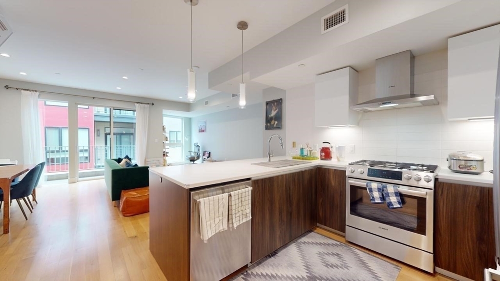 Property Photo:  260 Beacon St 204  MA 02143 