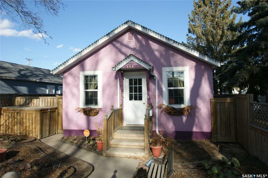 Property Photo:  134 K Avenue S  SK S7M 2C6 