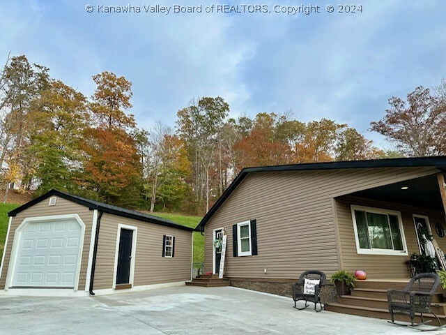 Property Photo:  170 Springwood Circle  WV 25320 