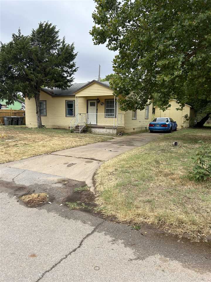 Property Photo:  526 NE Carver  OK 73507 