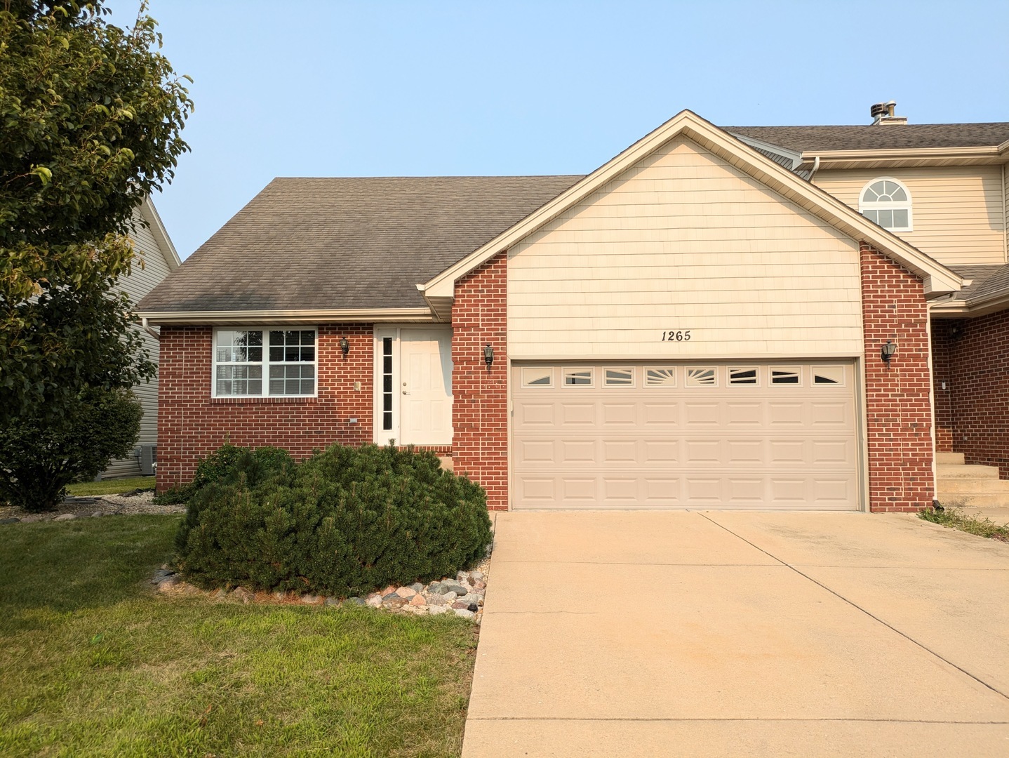 Property Photo:  1265 S Farmstone Drive  IL 60416 