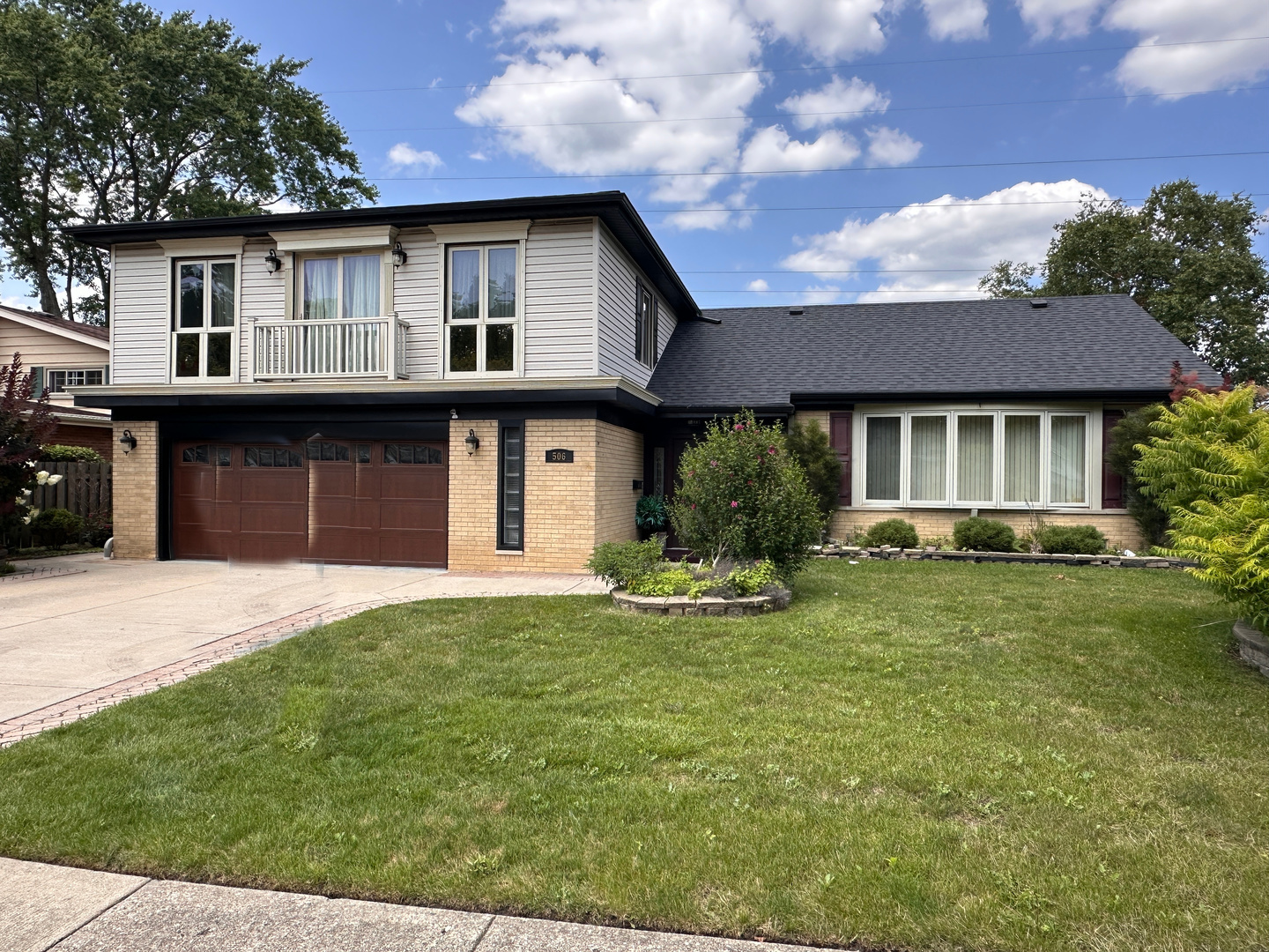 Property Photo: 506 E Ivy Lane IL 60004