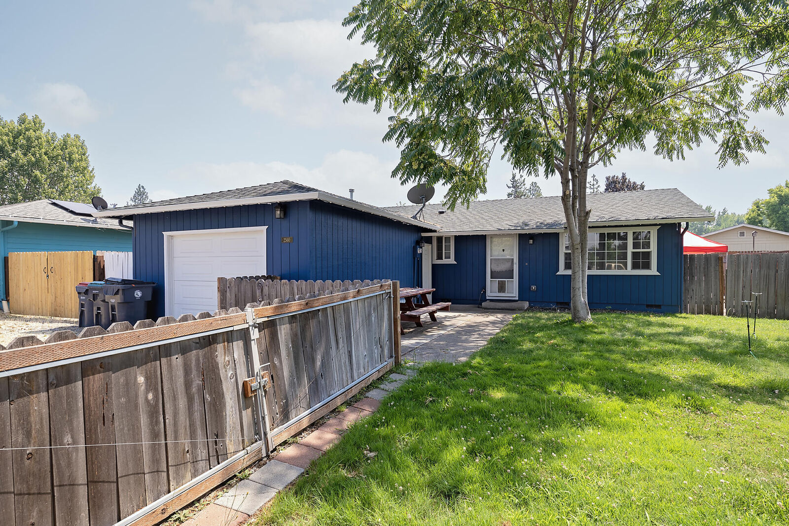 Property Photo:  2560 Falcon Street  OR 97503 