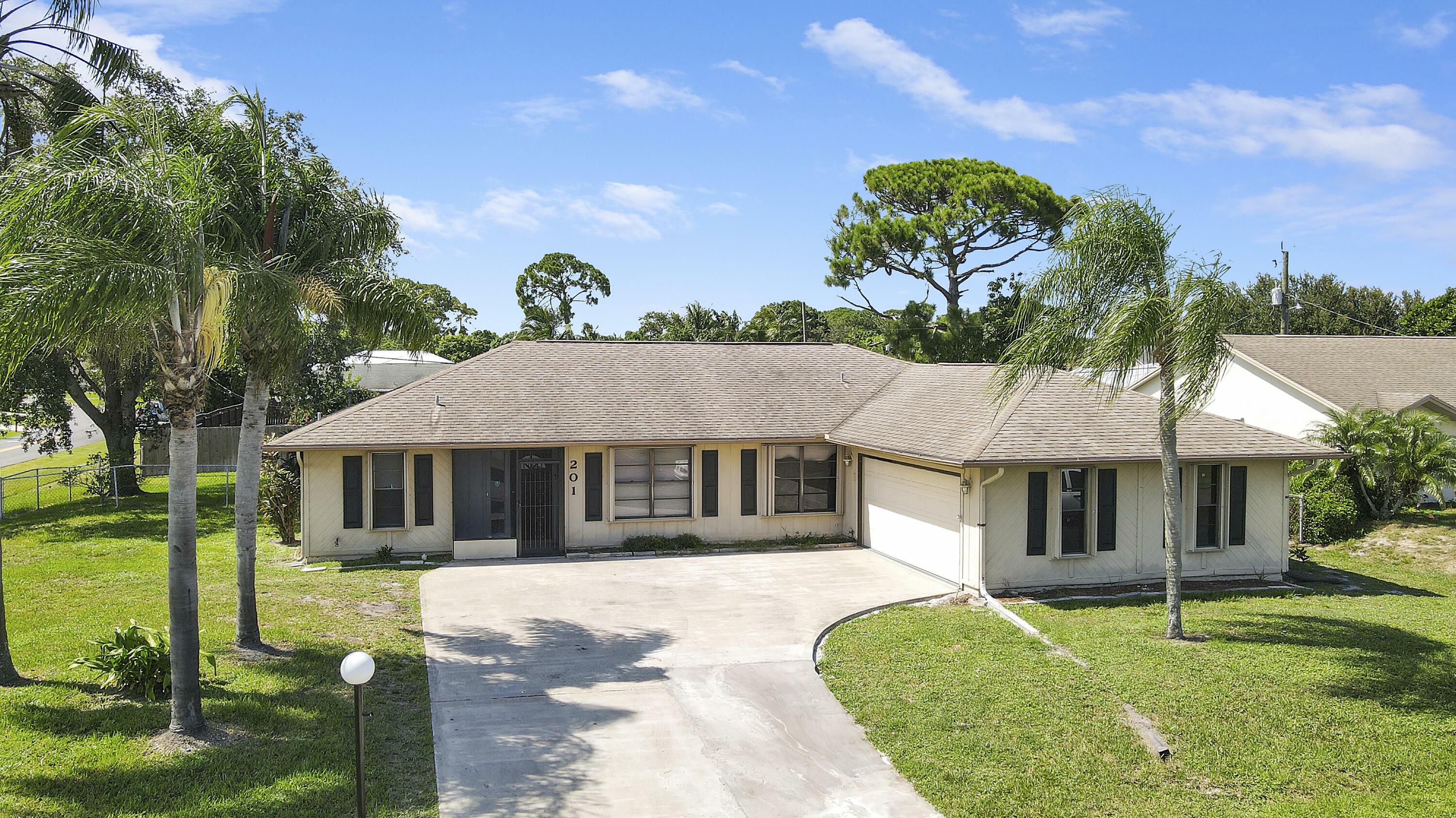 Property Photo:  201 SE Volkerts Terrace  FL 34983 