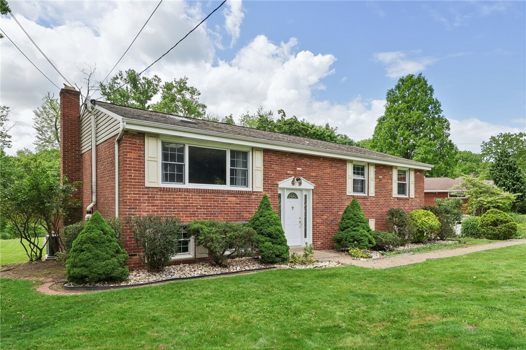 Property Photo:  1921 Shady Oak Cir  PA 15101 