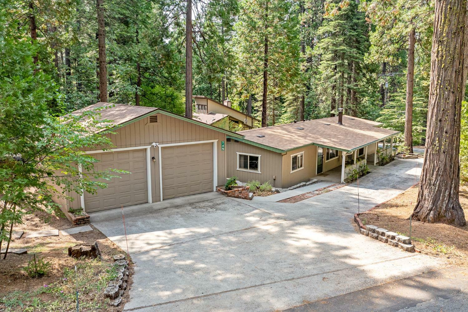 Property Photo:  745 Dean Way  CA 95223 