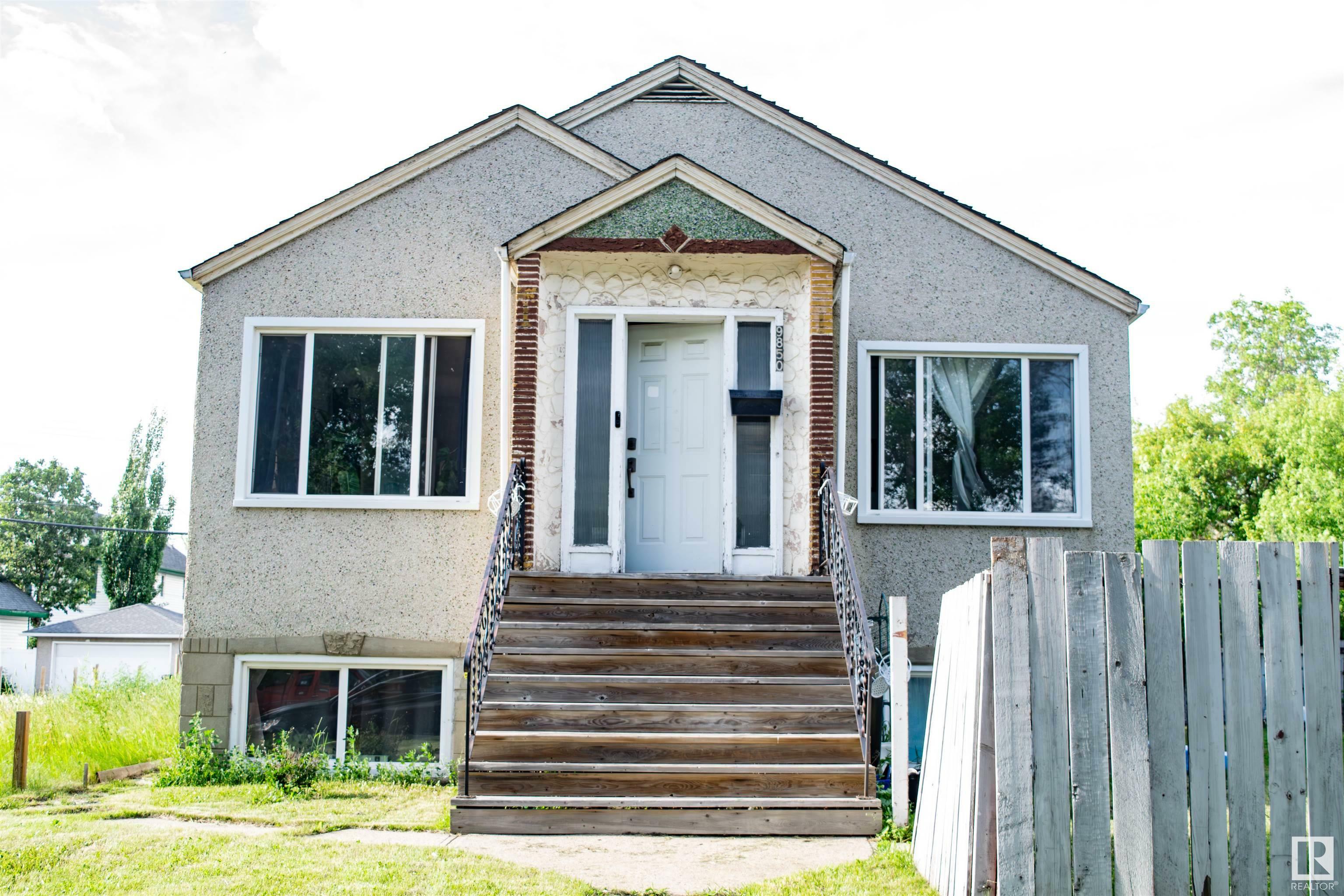 Property Photo:  9850 73 Avenue NW  AB T5E 1B6 