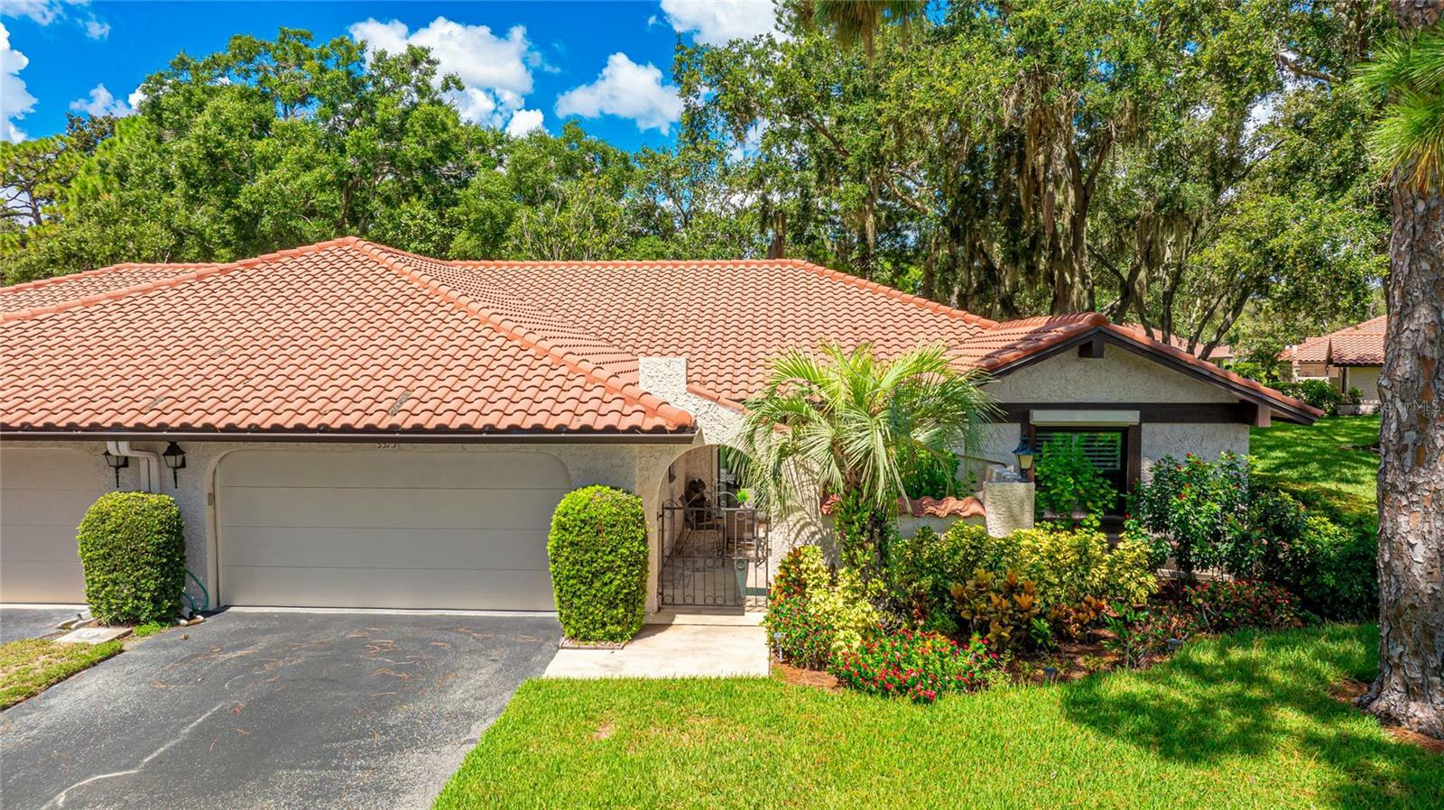 Property Photo:  5575 Golf Pointe Drive  FL 34243 