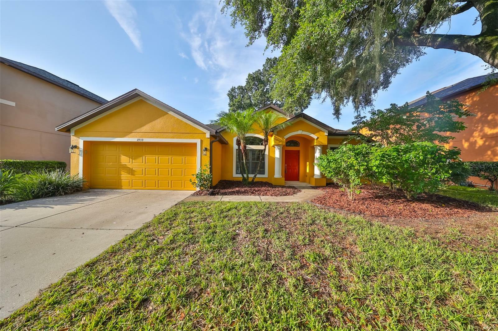 Property Photo:  1933 Abbey Ridge Drive  FL 33527 