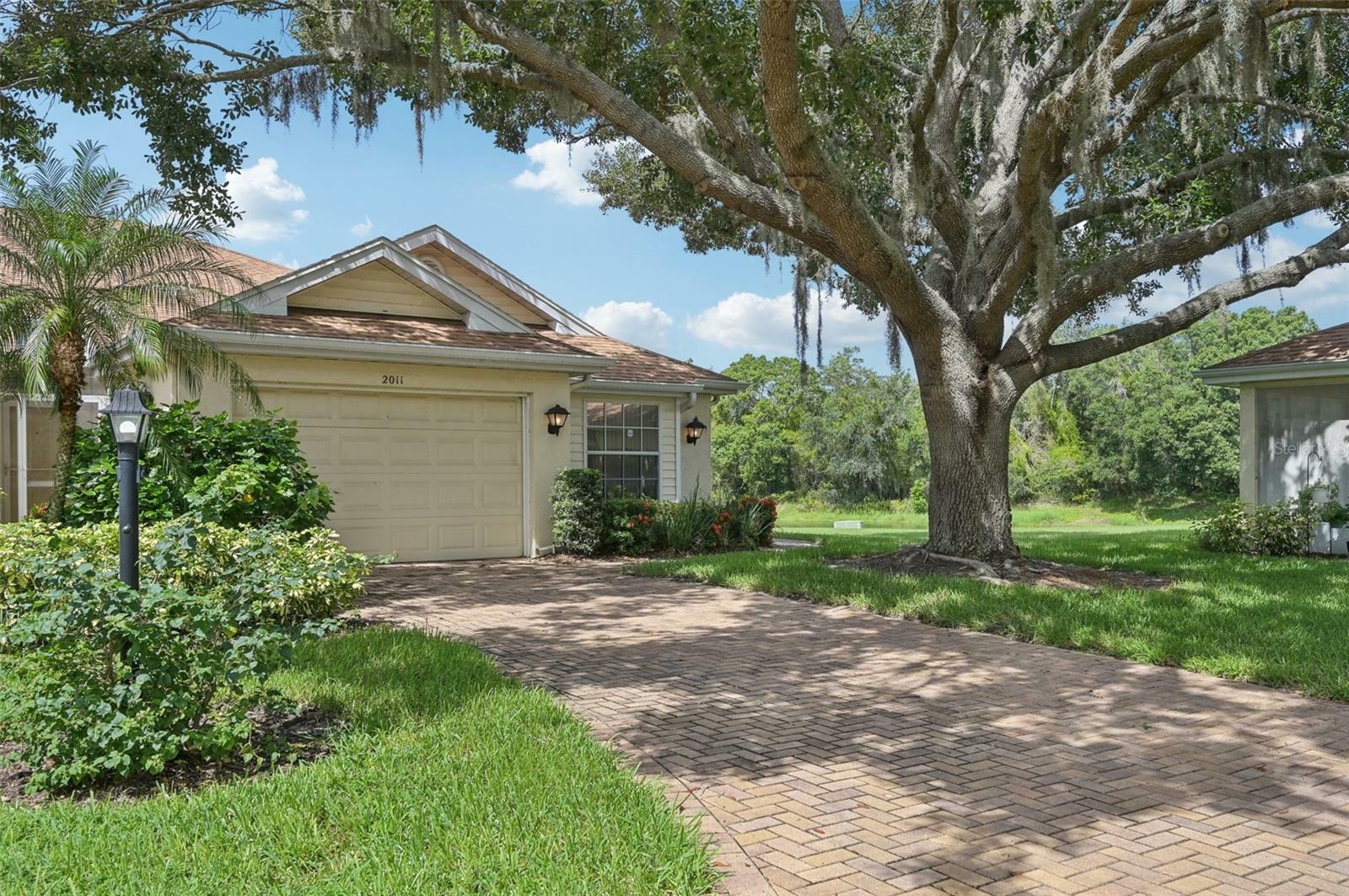 Property Photo:  2011 Fall River Court  FL 33573 