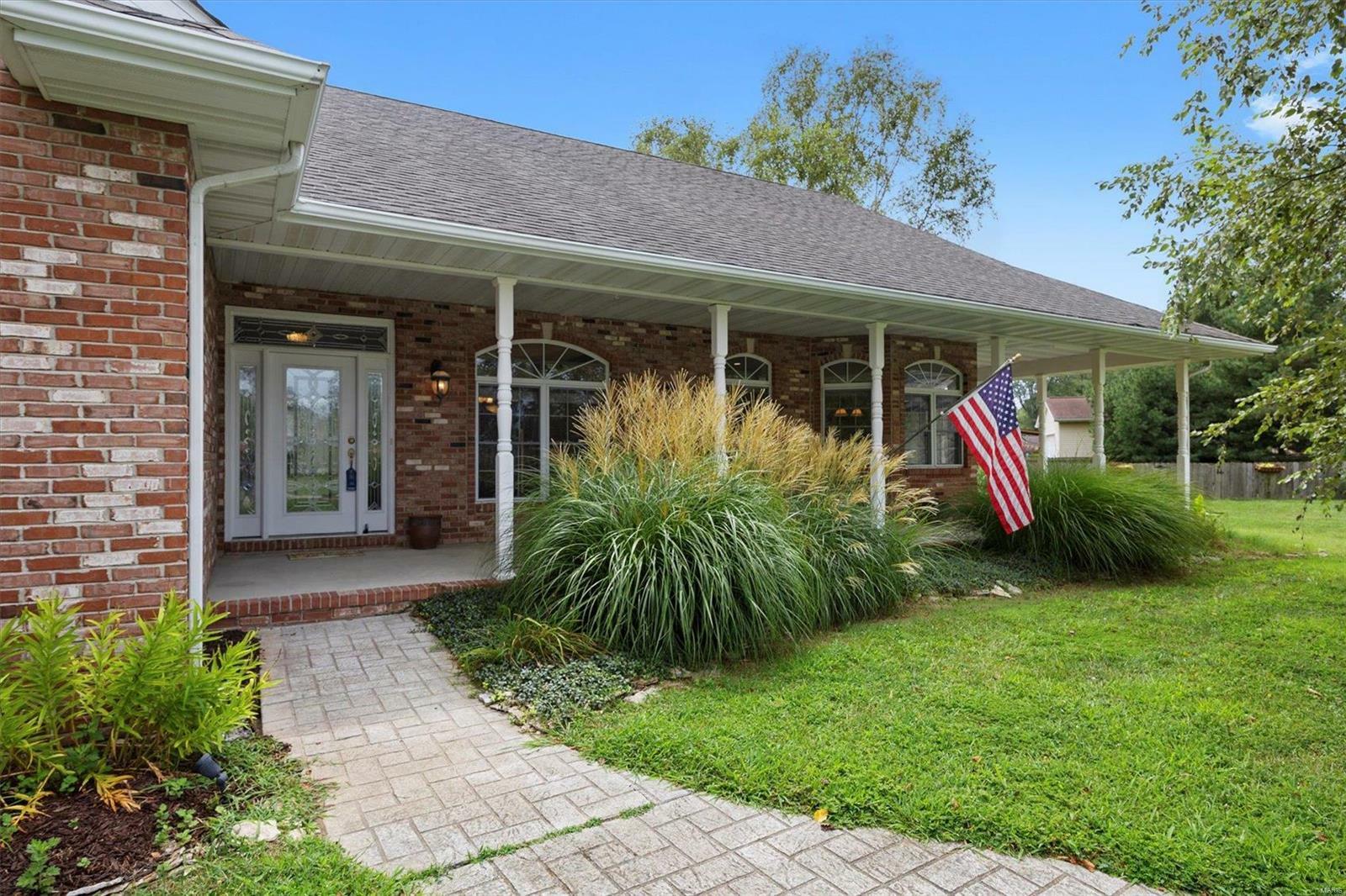 Property Photo:  304 Woods Manor Drive  IL 62243 