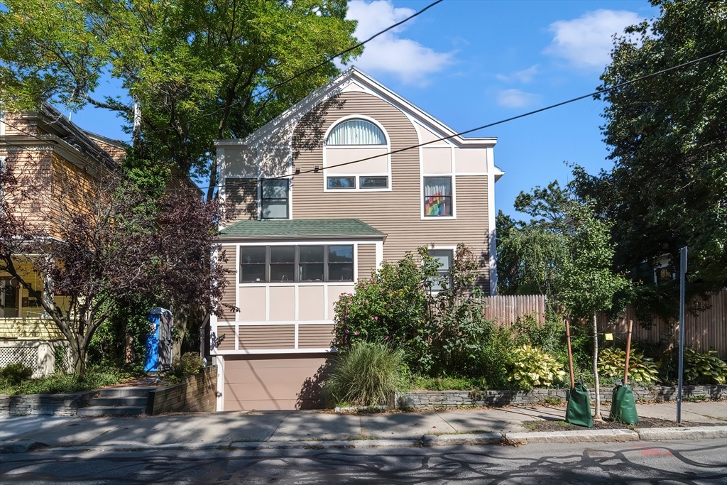 Property Photo:  109 Walden St 109  MA 02140 