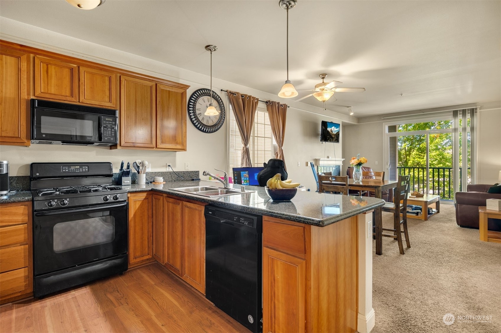 Property Photo: 4901 Morris Avenue S Ss201 WA 98055