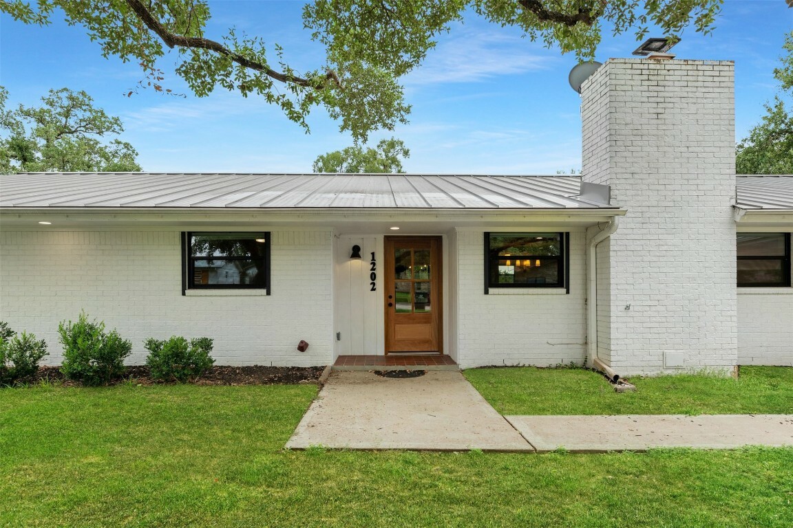 Property Photo:  1202 Parkway Street  TX 78628 