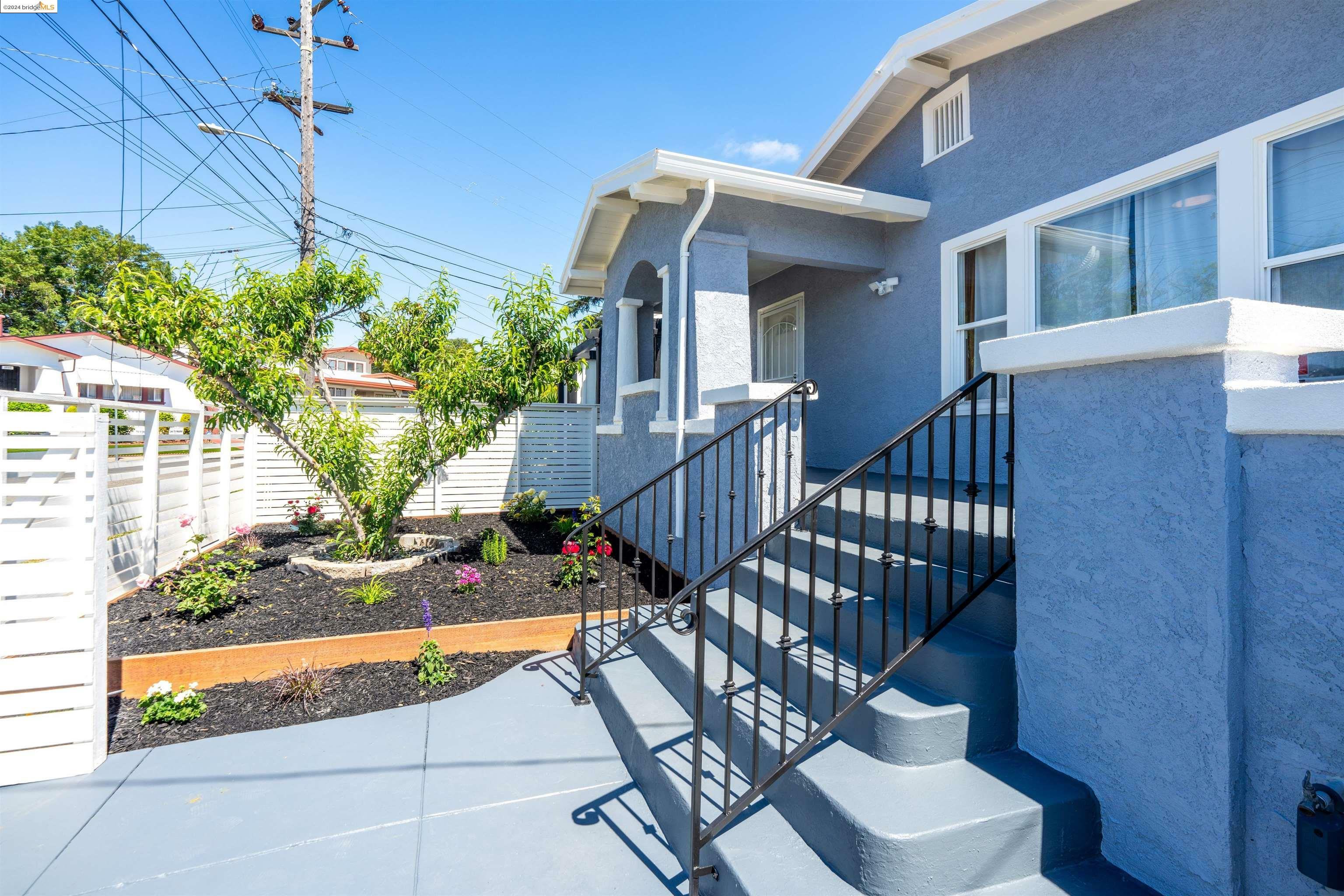 Property Photo:  5600 Fleming Ave  CA 94605 