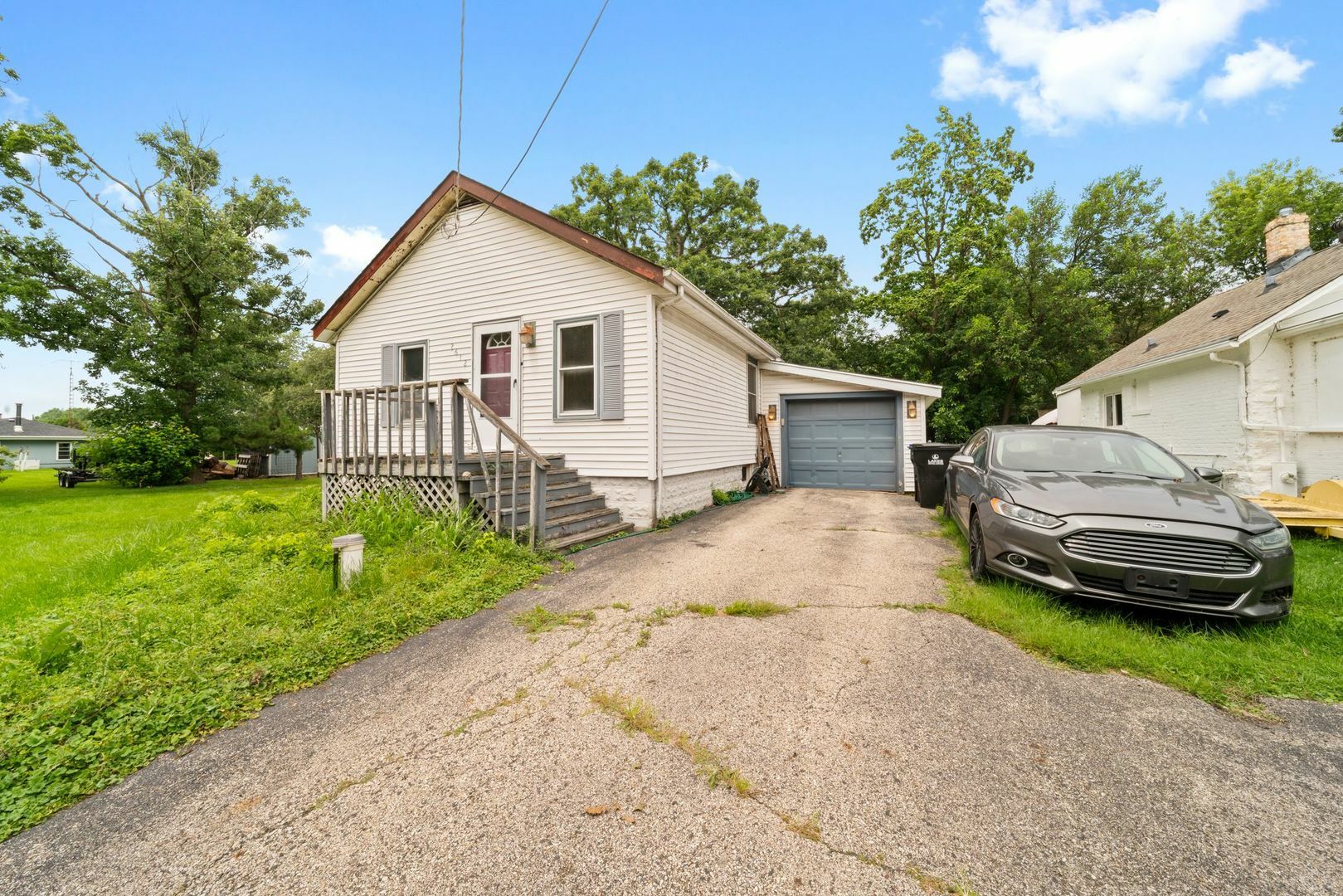 Property Photo:  2612 Midoak Lane  IL 60051 