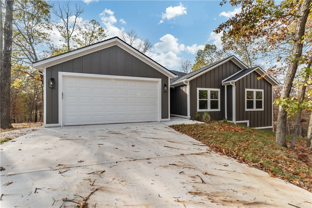 Property Photo: 1 N Moors Lane AR 72714