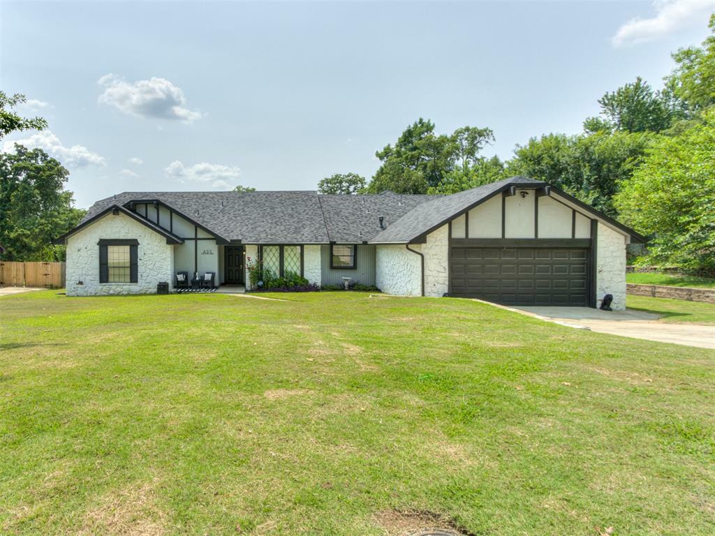 Property Photo: 405 Country Lane OK 73130