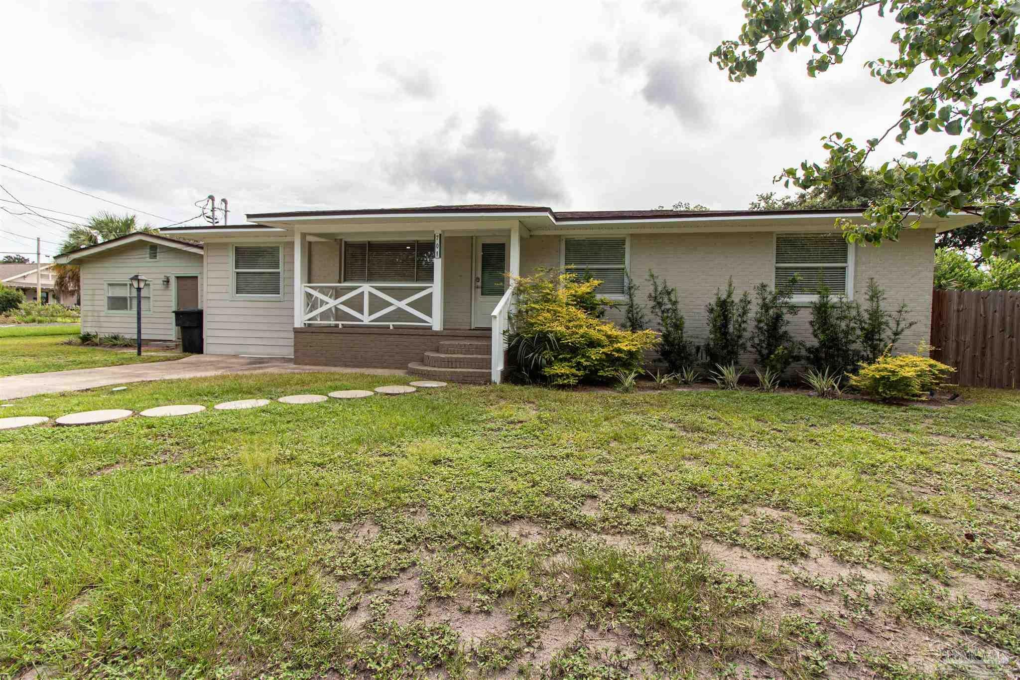 Property Photo:  701 N 18th Ave  FL 32501 